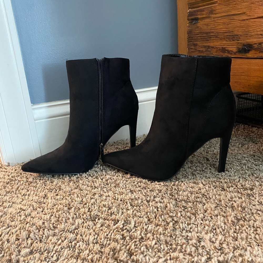 Black pointy toe booties